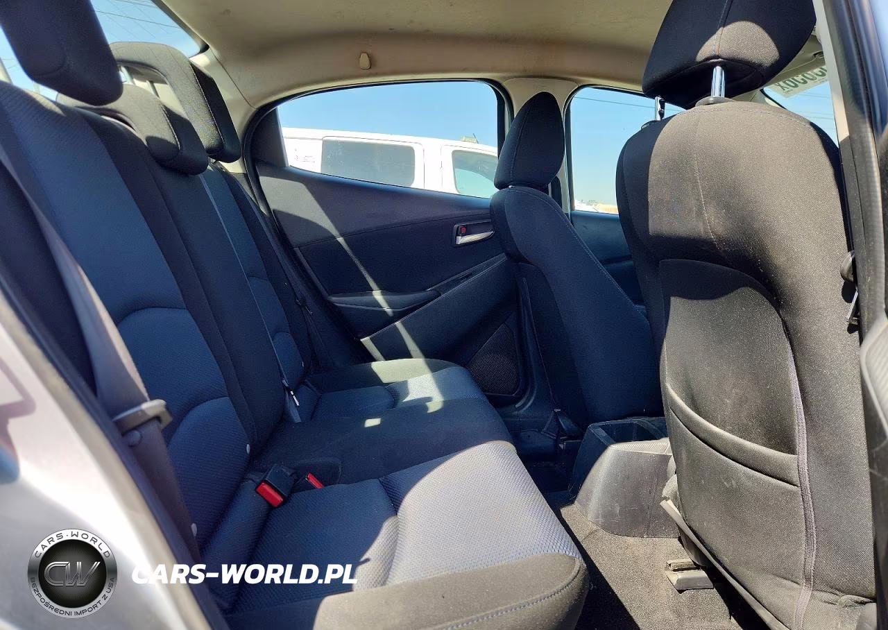 2018 Toyota Yaris Ia Base VIN:3MYDLBYV4JY302713 - 10