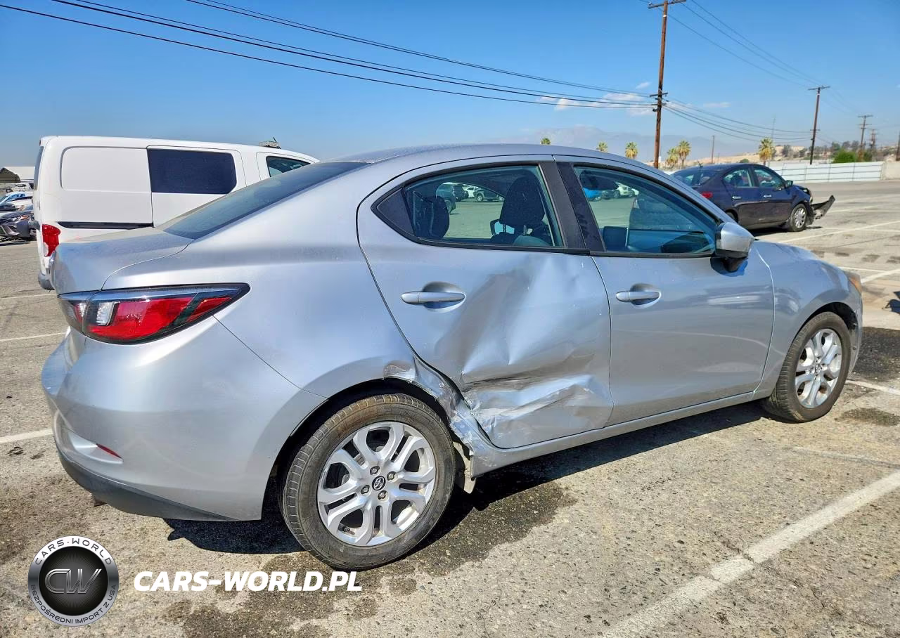 2018 Toyota Yaris Ia Base VIN:3MYDLBYV4JY302713 - 3