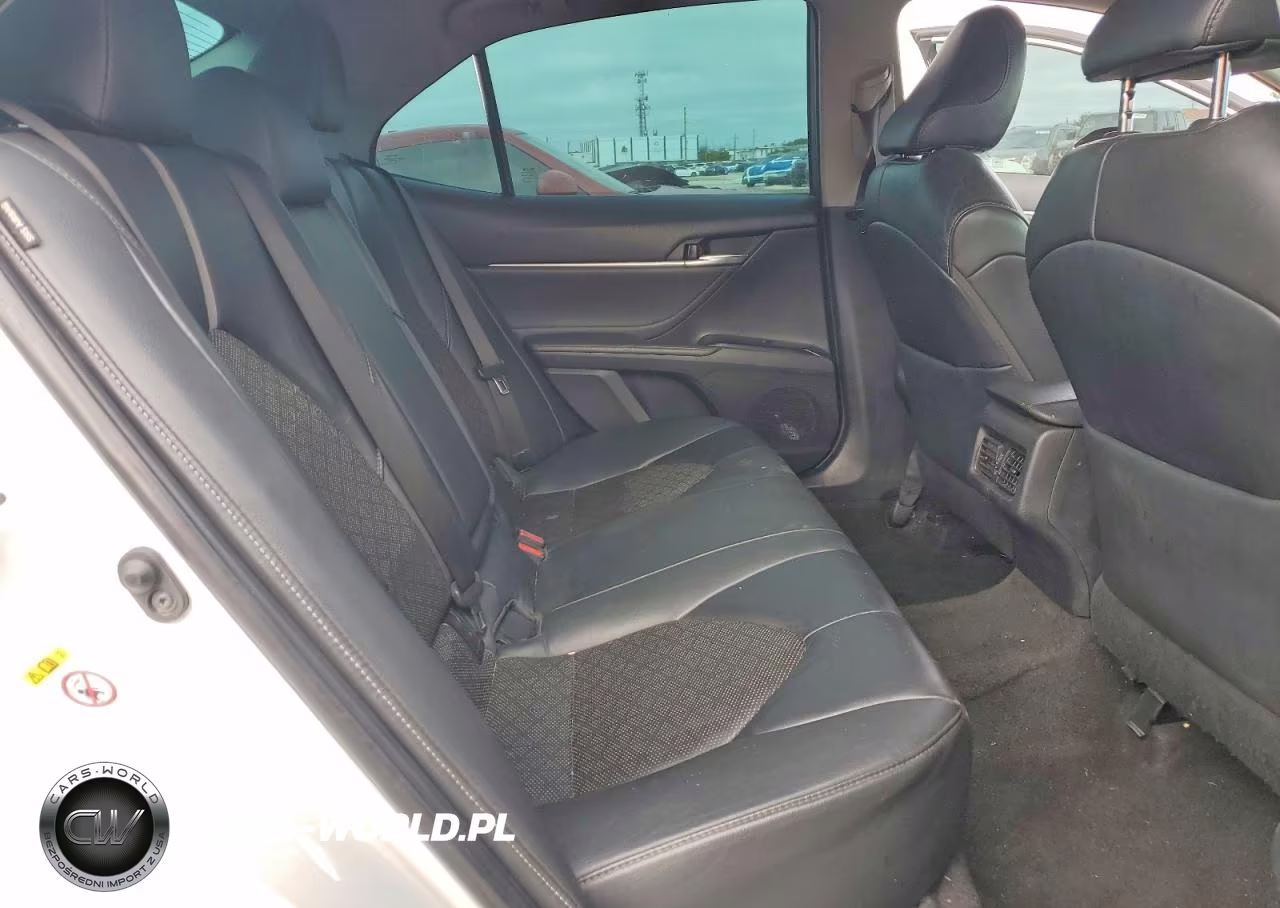 2018 Toyota Camry Xse VIN:4T1B61HK8JU111789 - 10