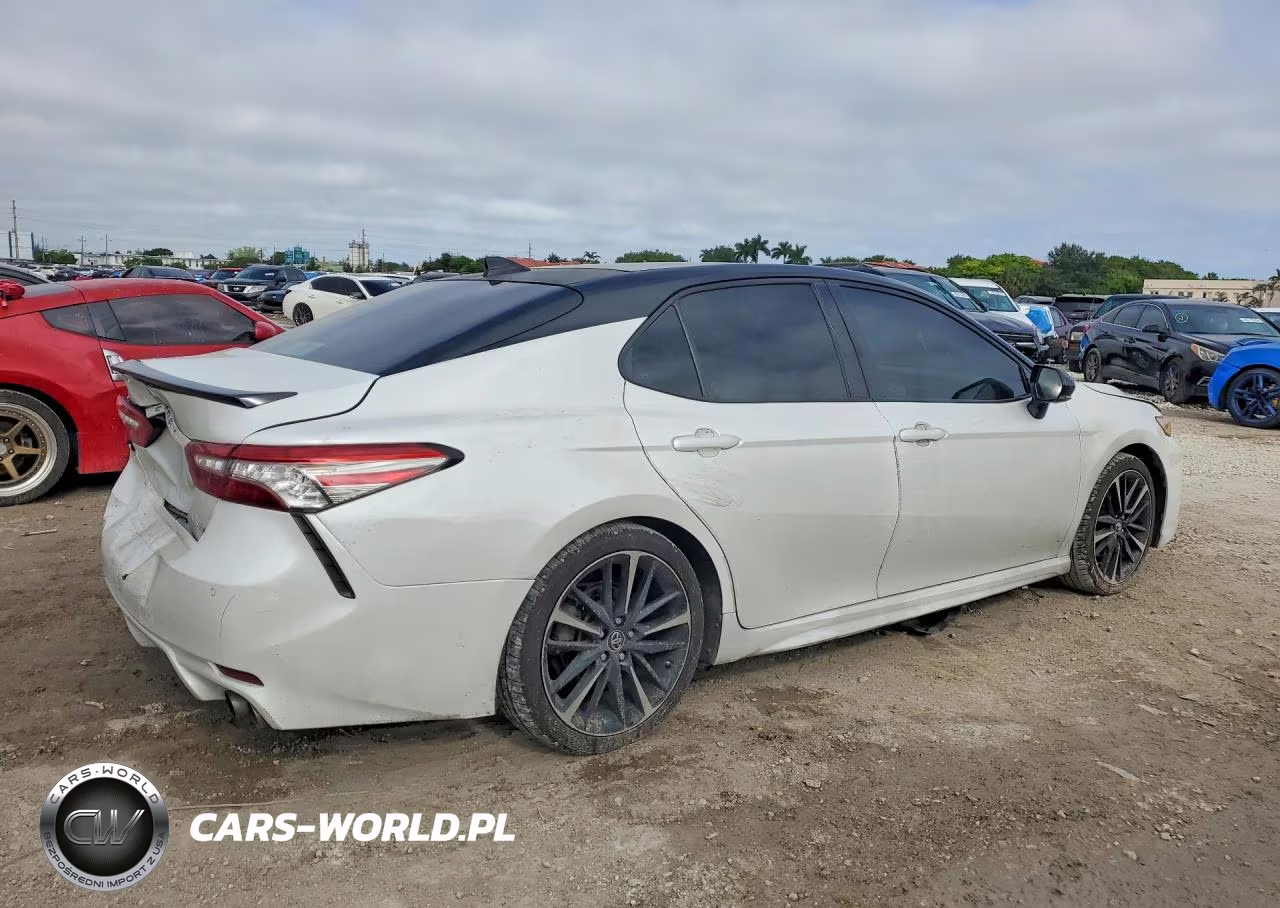 2018 Toyota Camry Xse VIN:4T1B61HK8JU111789 - 3