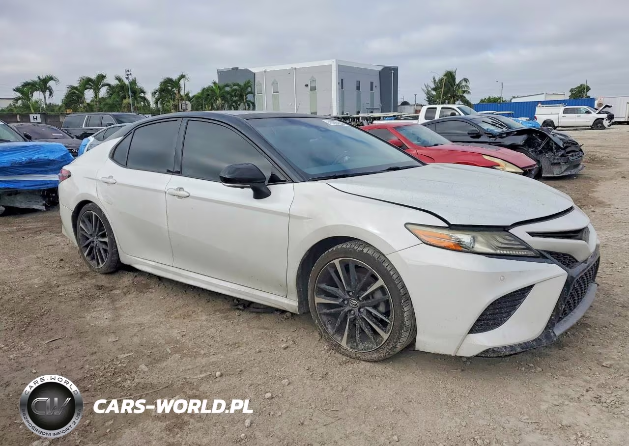 2018 Toyota Camry Xse VIN:4T1B61HK8JU111789 - 4