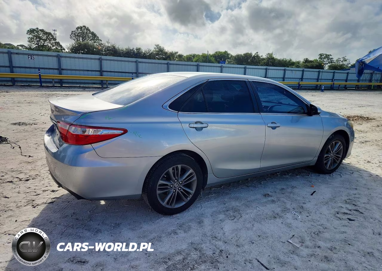 2016 Toyota Camry Se VIN:4T1BF1FK8GU250462 - 3