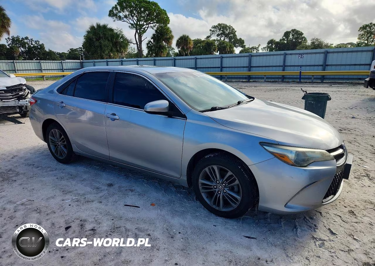 2016 Toyota Camry Se VIN:4T1BF1FK8GU250462 - 4