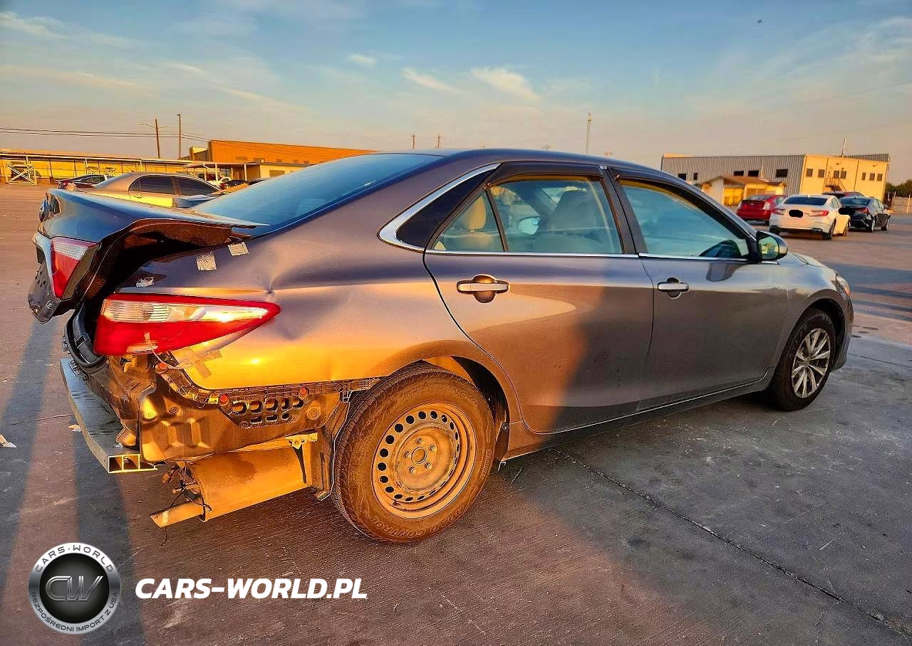 2016 Toyota Camry Le VIN:4T4BF1FKXGR530521 - 3