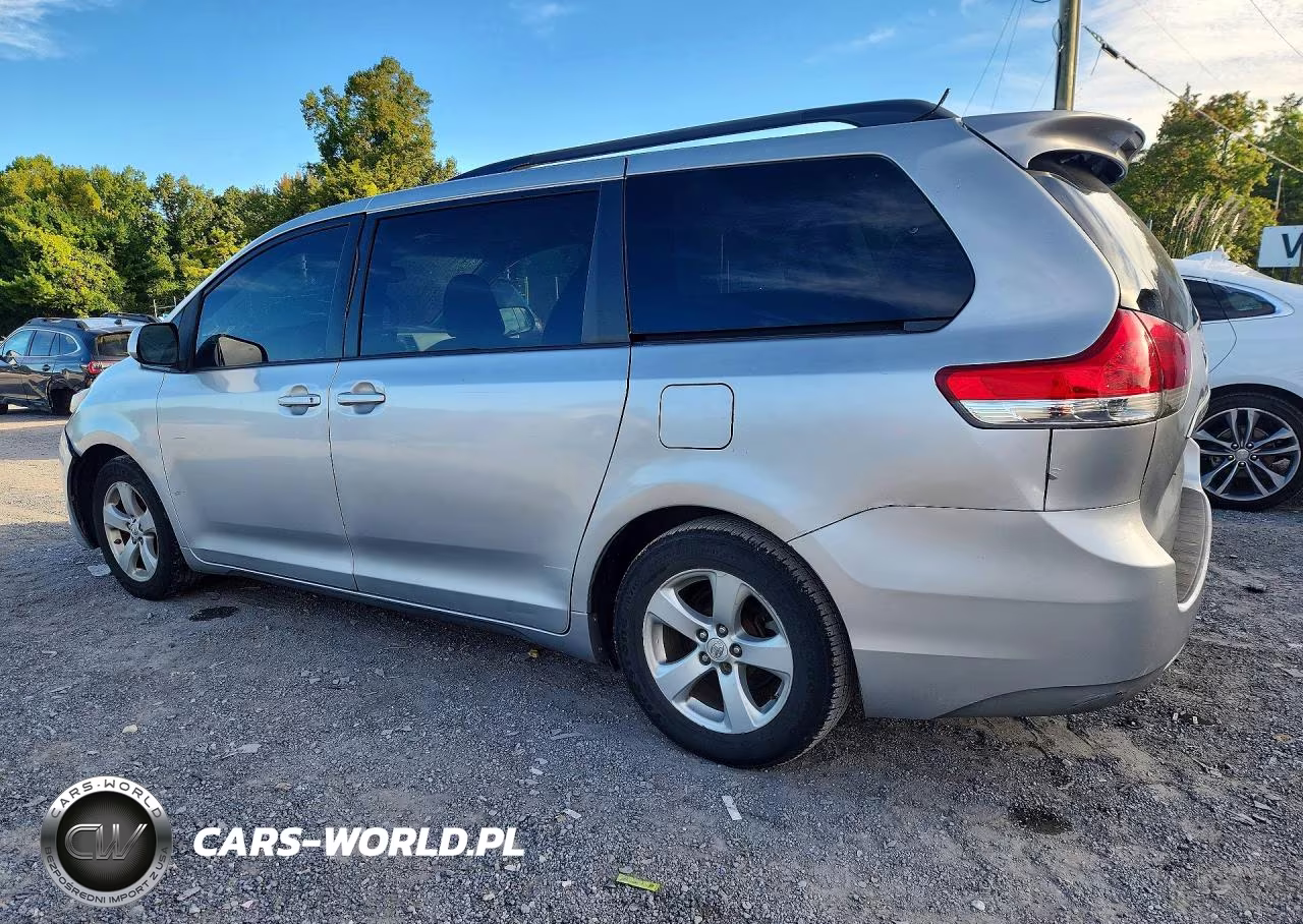2011 Toyota Sienna Le VIN:5TDKK3DC0BS082868 - 2