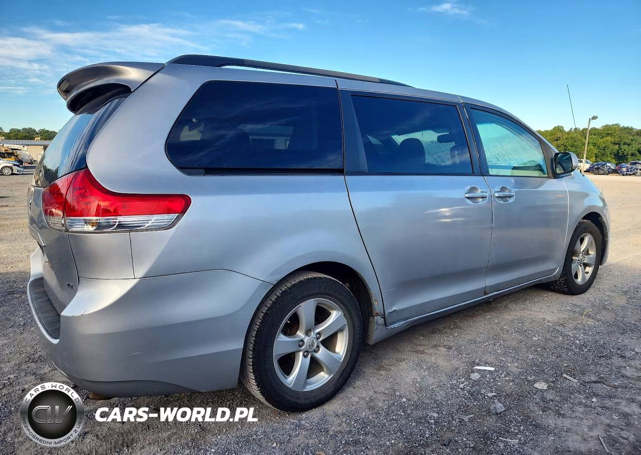 2011 Toyota Sienna Le VIN:5TDKK3DC0BS082868 - 3