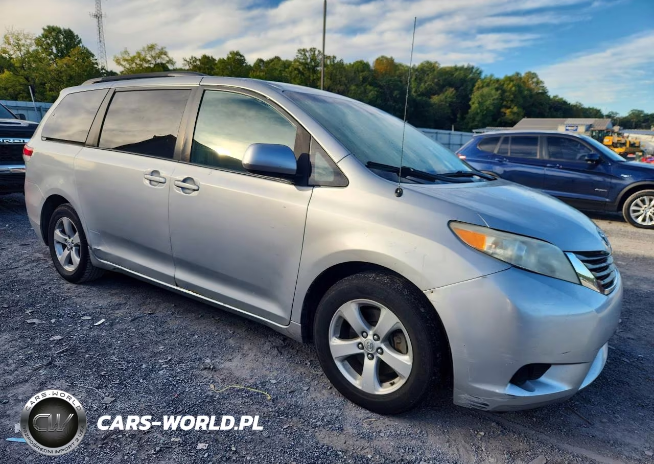 2011 Toyota Sienna Le VIN:5TDKK3DC0BS082868 - 4