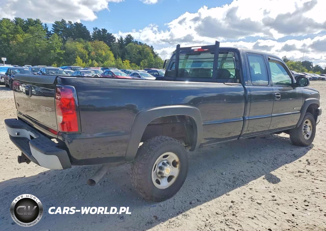 2005 Chevrolet Silverado C2500 Heavy Duty VIN:1GCHC29U35E189426 - 3