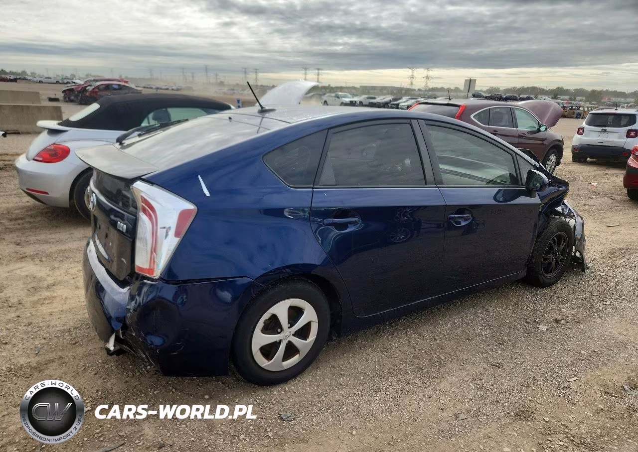 2013 Toyota Prius Three VIN:JTDKN3DU4D1727585 - 3