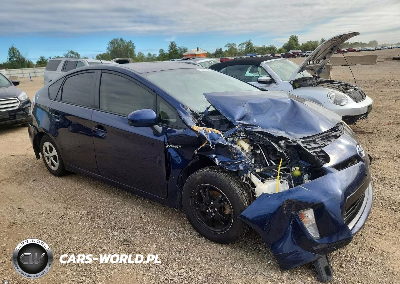 2013 Toyota Prius Three VIN:JTDKN3DU4D1727585 - 4
