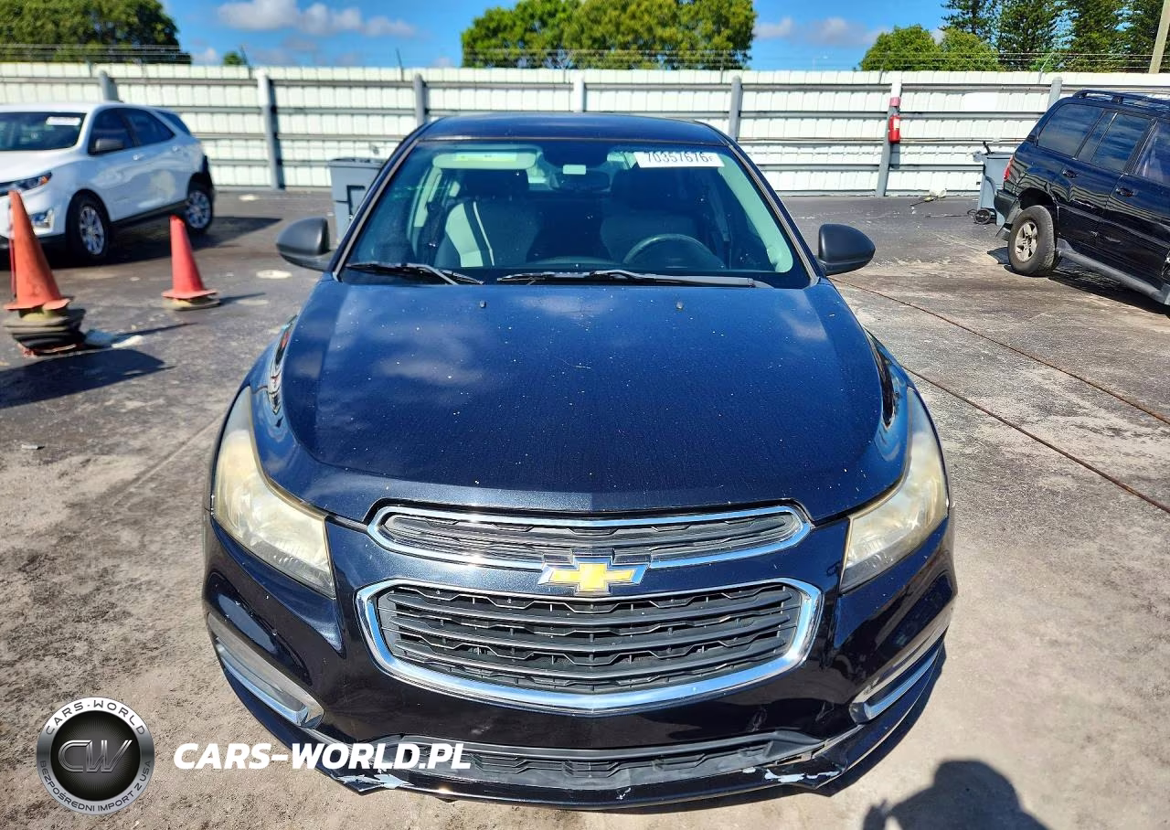2015 Chevrolet Cruze Ls VIN:1G1PA5SH1F7201376 - 5