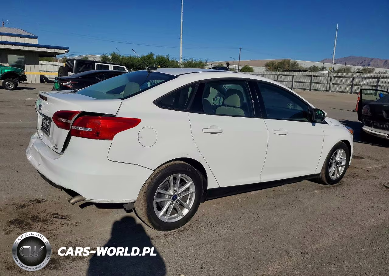 2015 Ford Focus Se VIN:1FADP3F24FL341633 - 3