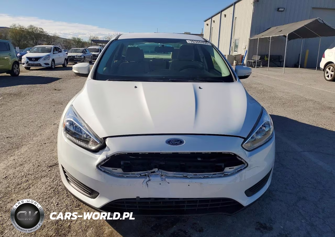 2015 Ford Focus Se VIN:1FADP3F24FL341633 - 5