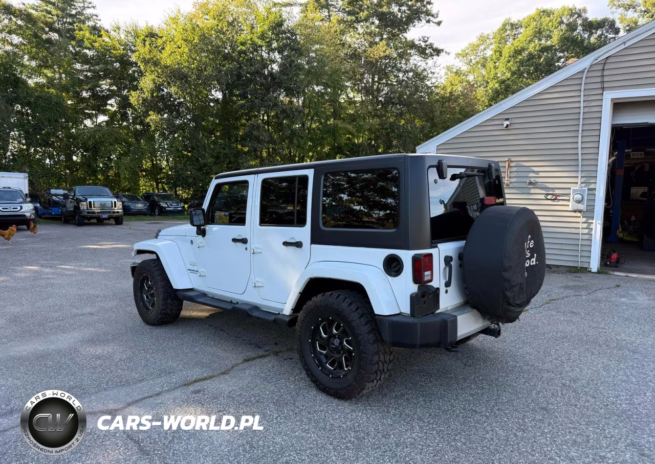 2014 Jeep Wrangler Unlimited Sahara VIN:1C4BJWEG5EL105525 - 3