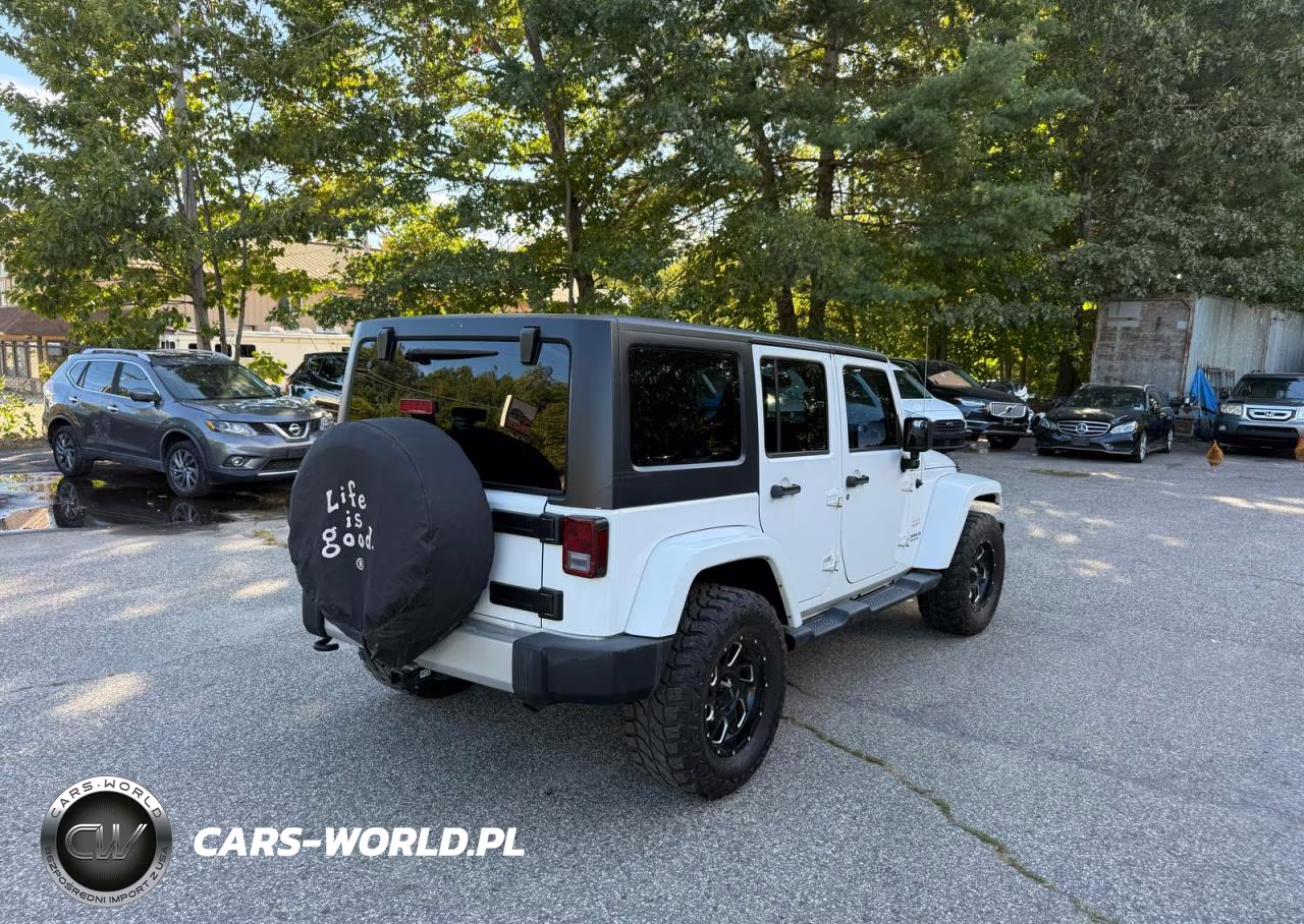 2014 Jeep Wrangler Unlimited Sahara VIN:1C4BJWEG5EL105525 - 4