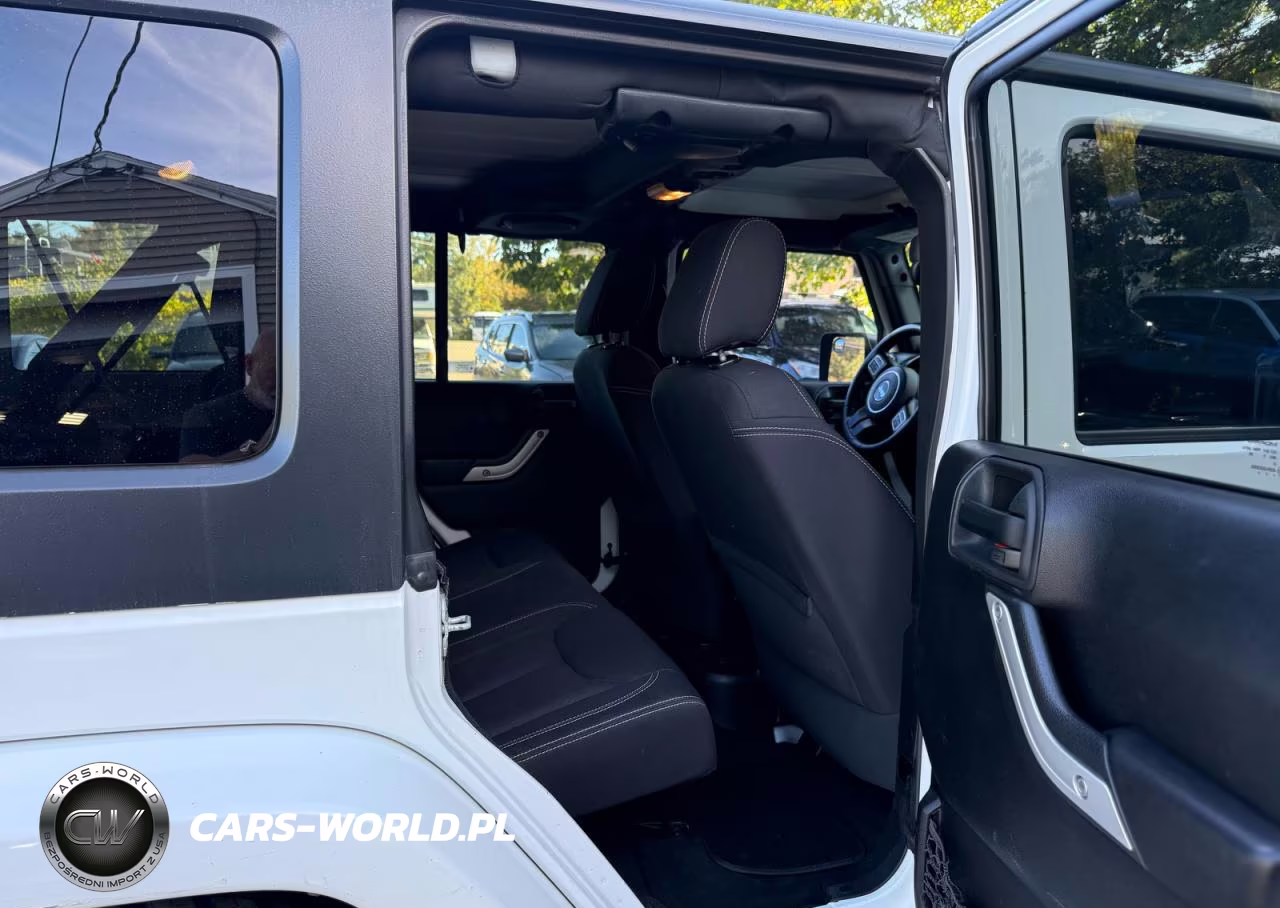 2014 Jeep Wrangler Unlimited Sahara VIN:1C4BJWEG5EL105525 - 6