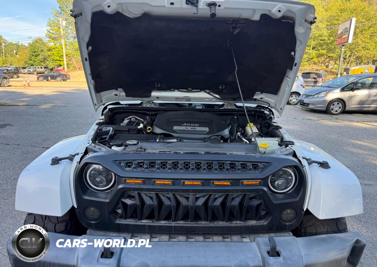 2014 Jeep Wrangler Unlimited Sahara VIN:1C4BJWEG5EL105525 - 7
