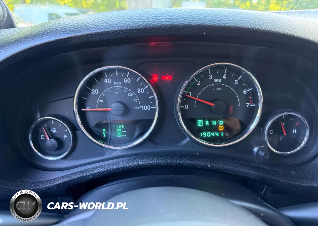 2014 Jeep Wrangler Unlimited Sahara VIN:1C4BJWEG5EL105525 - 8