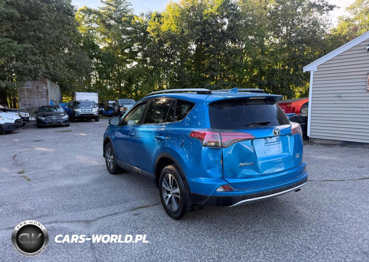 2017 Toyota Rav4 Xle VIN:JTMRFREV2HJ168047 - 3