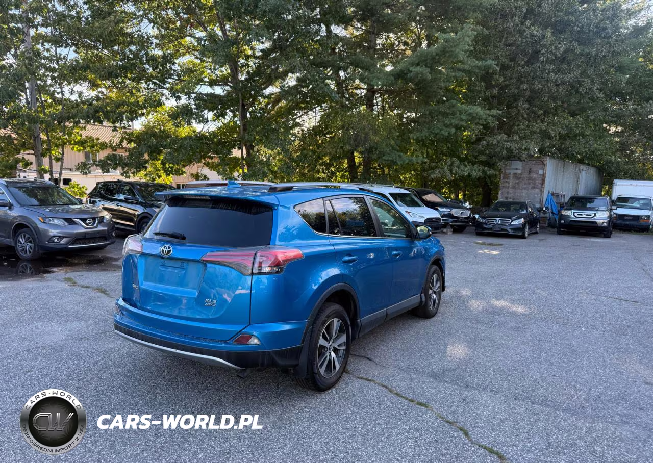 2017 Toyota Rav4 Xle VIN:JTMRFREV2HJ168047 - 4