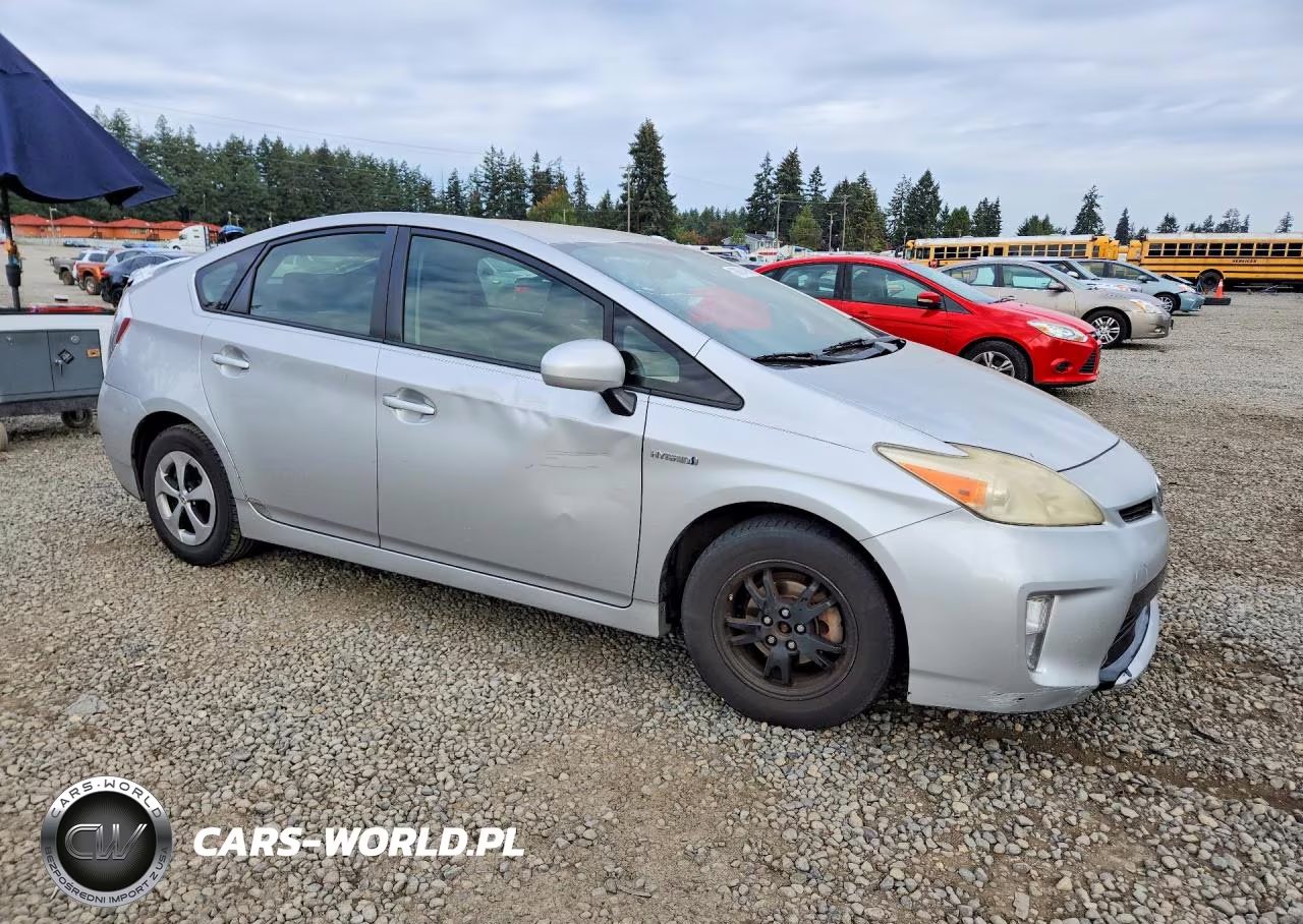 2013 Toyota Prius Three VIN:JTDKN3DU4D5565241 - 4