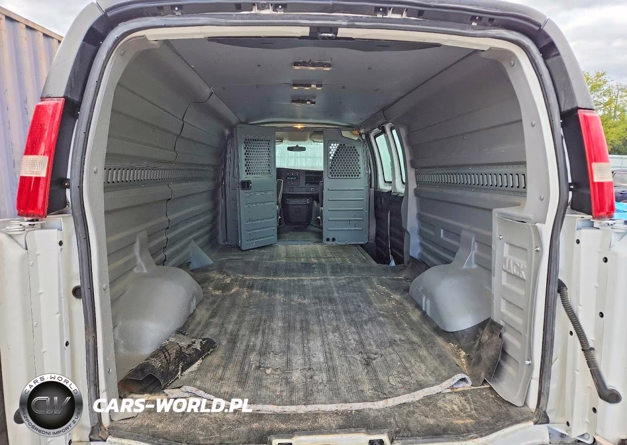 2015 Chevrolet Express 3500 Cargo Delivery Van VIN:1GCZGUCG7F1109190 - 10