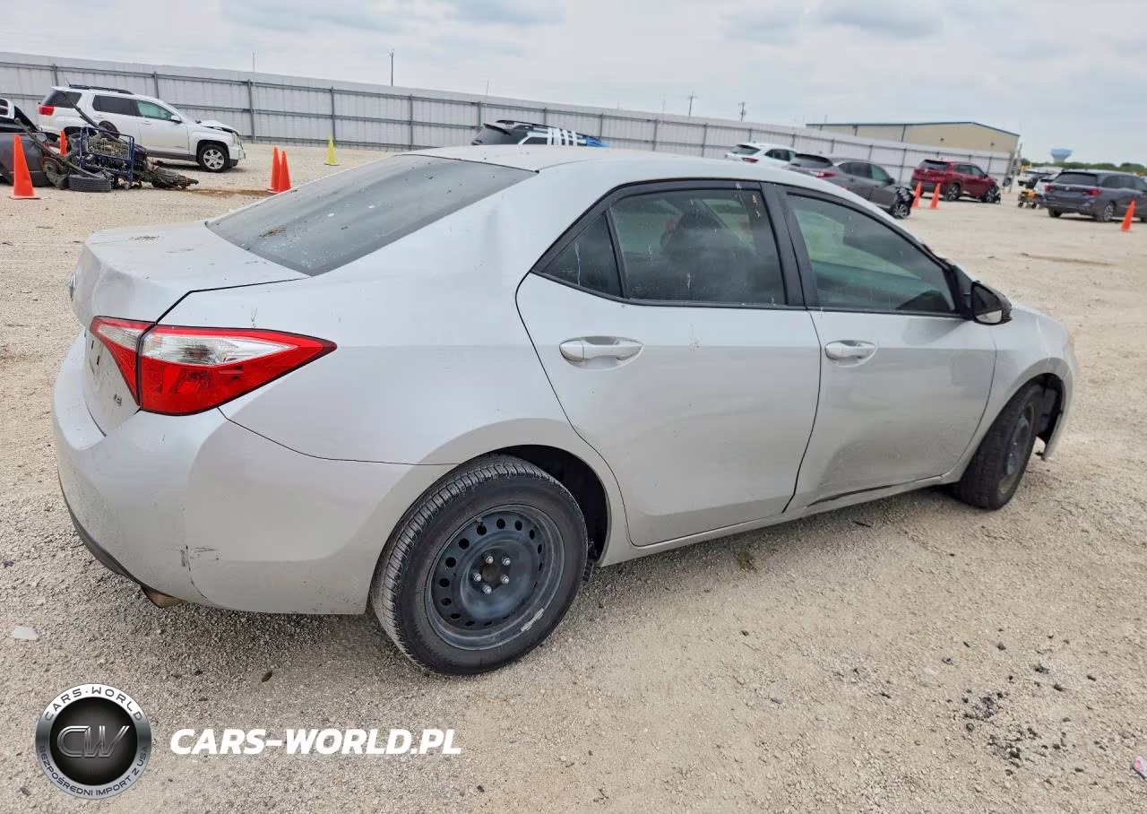 2015 Toyota Corolla Le VIN:5YFBURHE9FP197296 - 3