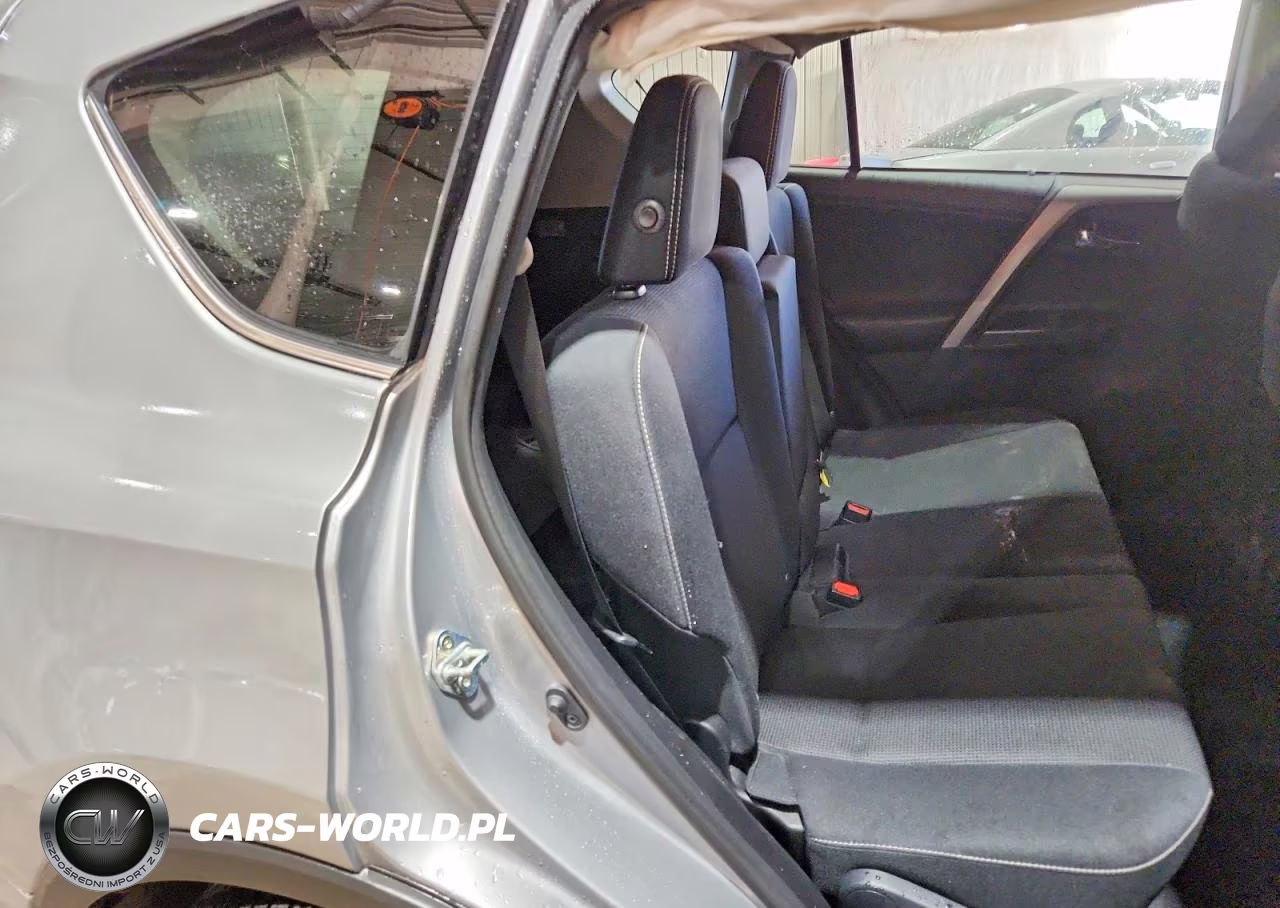 2018 Toyota Rav4 Xle VIN:2T3RFREV2JW839806 - 11