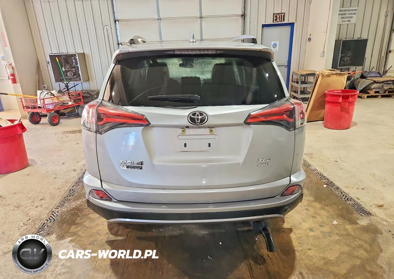 2018 Toyota Rav4 Xle VIN:2T3RFREV2JW839806 - 6