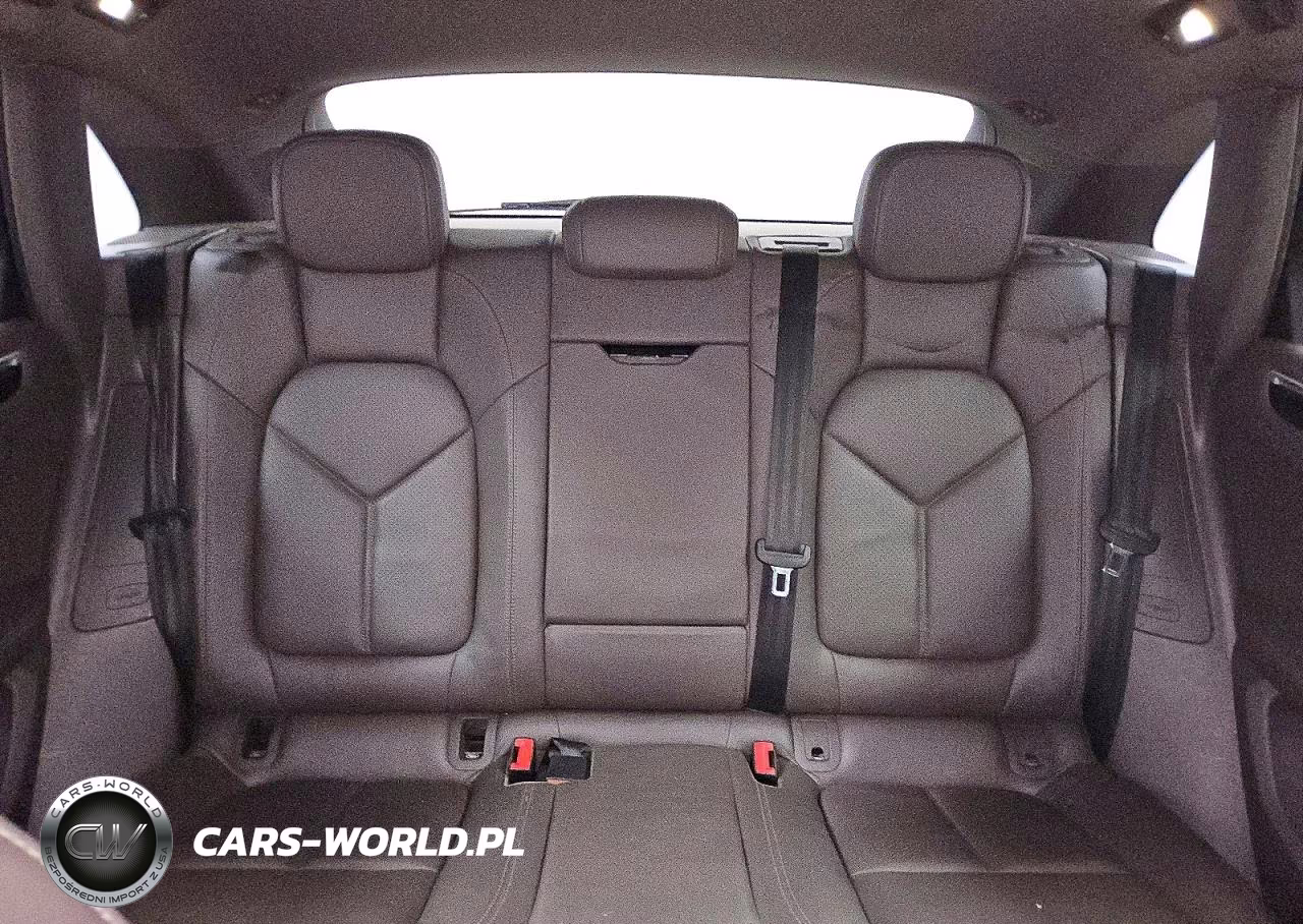 2018 Porsche Macan S VIN:WP1AB2A51JLB35815 - 10