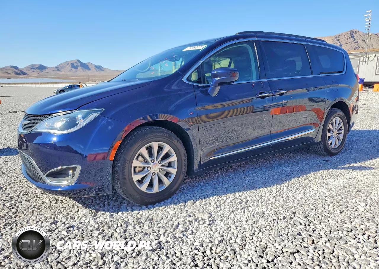 2017 Chrysler Pacifica Touring L VIN:2C4RC1BG2HR743730 - 1