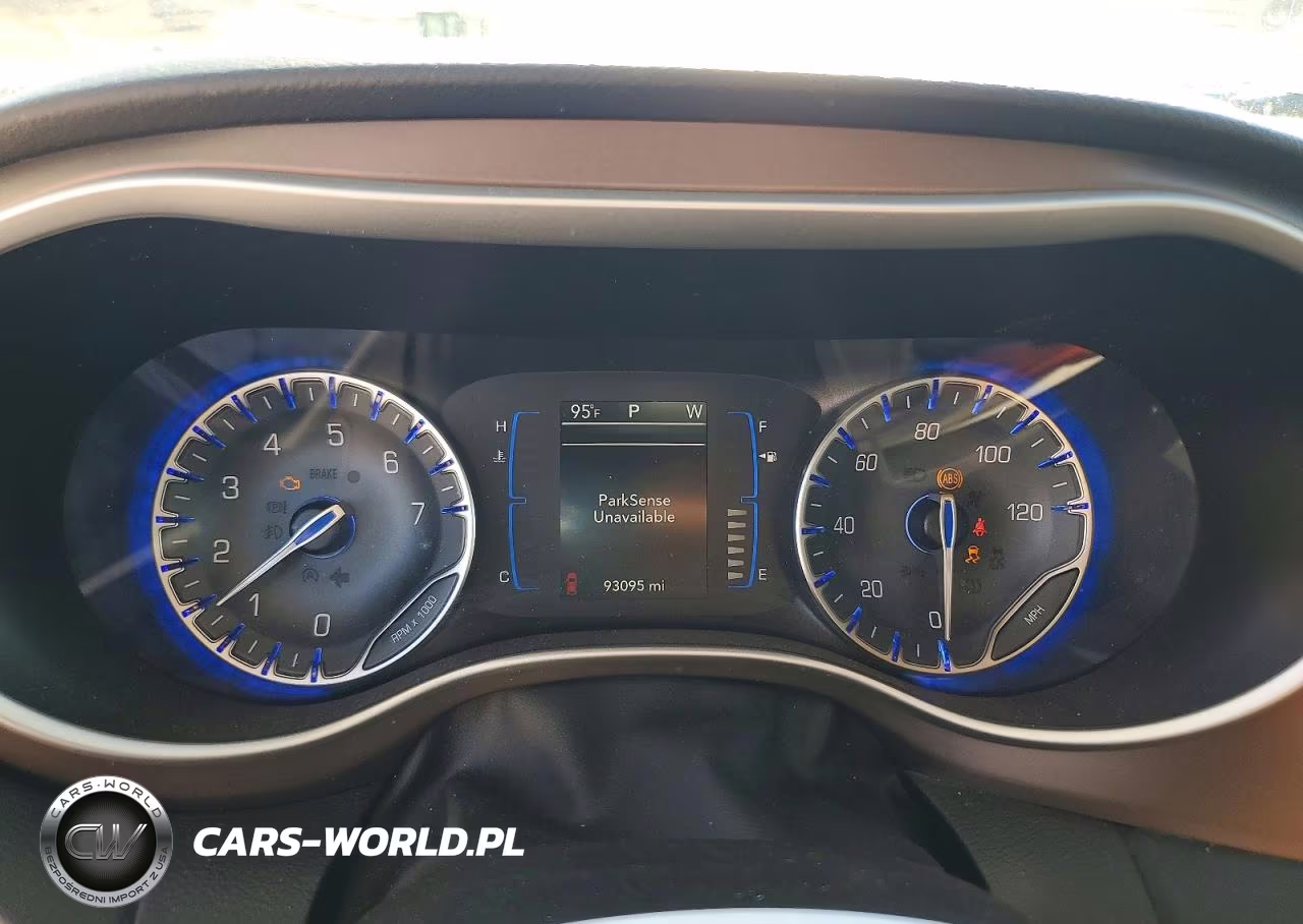 2017 Chrysler Pacifica Touring L VIN:2C4RC1BG2HR743730 - 9