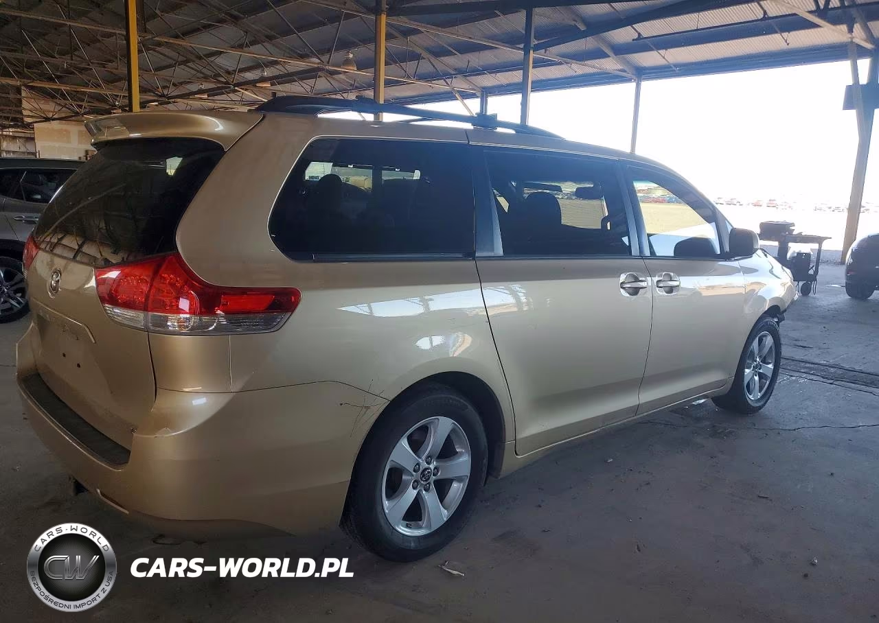 2013 Toyota Sienna Le VIN:5TDKK3DC2DS300201 - 3