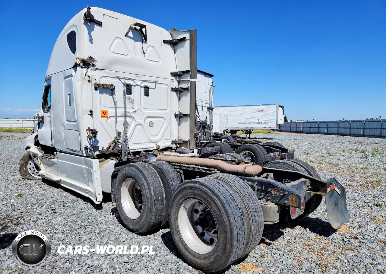 2016 Freightliner Cascadia 125 Semi Truck VIN:3AKGGLD56GSGE4608 - 3