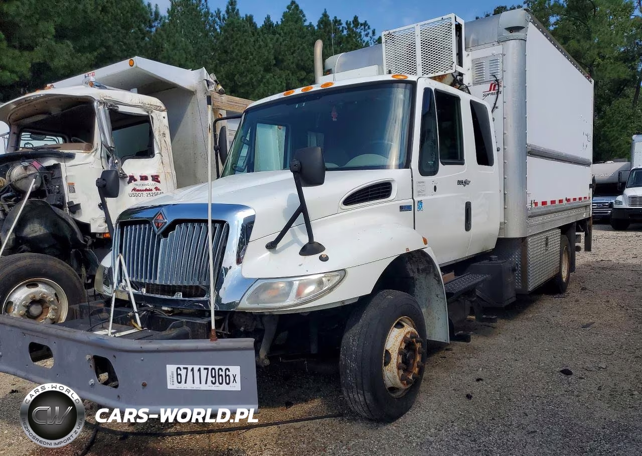 2015 International 4300 Box Truck