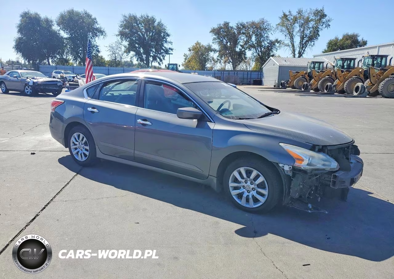 2015 Nissan Altima 2.5 S VIN:1N4AL3AP2FN917564 - 4