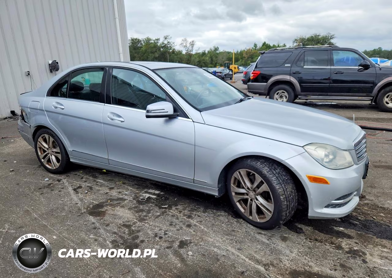 2012 Mercedes-Benz C 300 4Matic VIN:WDDGF8BBXCR198716 - 4