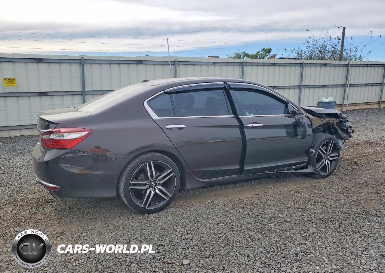2017 Honda Accord Touring VIN:1HGCR3F93HA019353 - 3