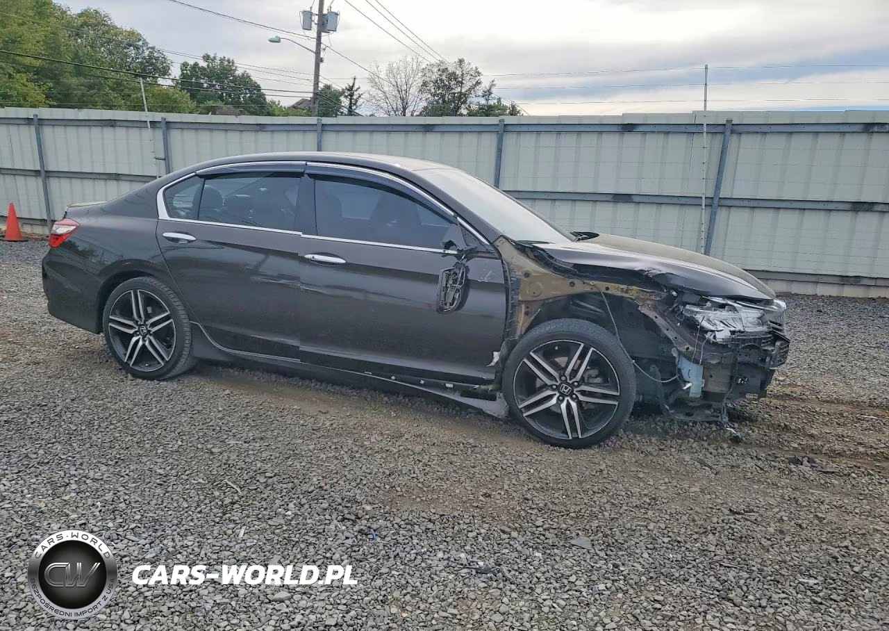 2017 Honda Accord Touring VIN:1HGCR3F93HA019353 - 4