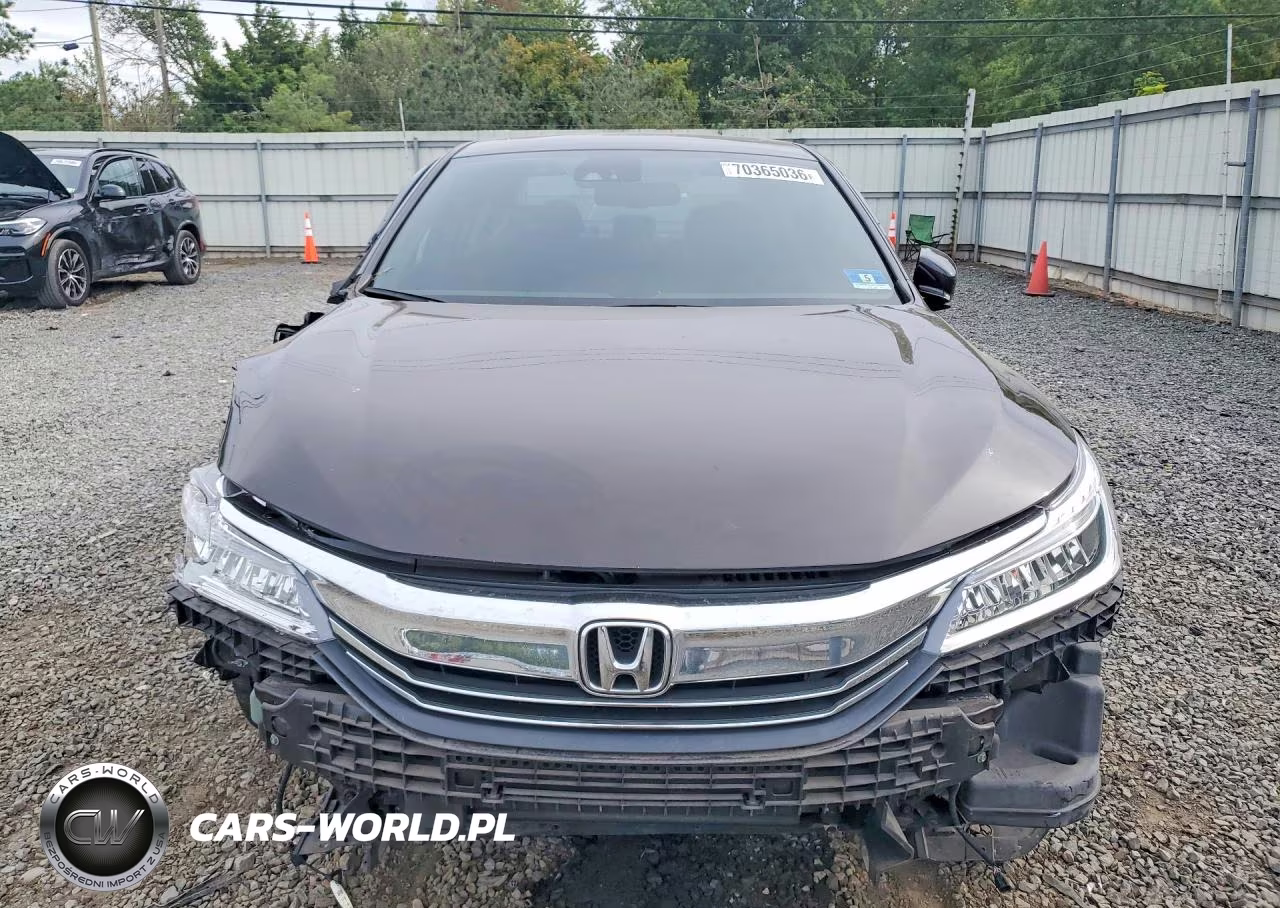 2017 Honda Accord Touring VIN:1HGCR3F93HA019353 - 5
