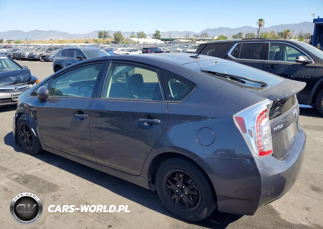 2013 Toyota Prius Four VIN:JTDKN3DU6D5700137 - 2