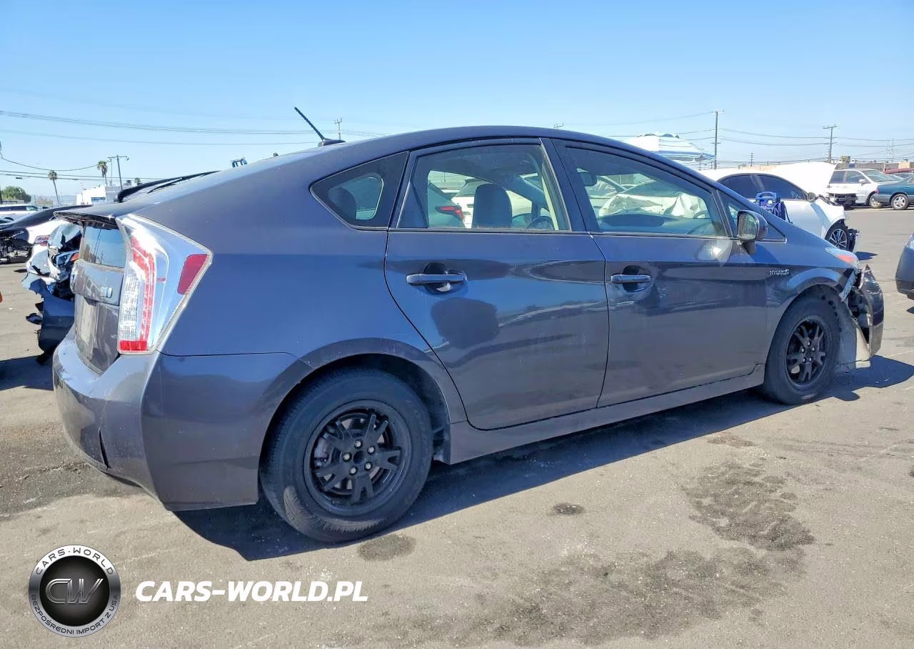 2013 Toyota Prius Four VIN:JTDKN3DU6D5700137 - 3