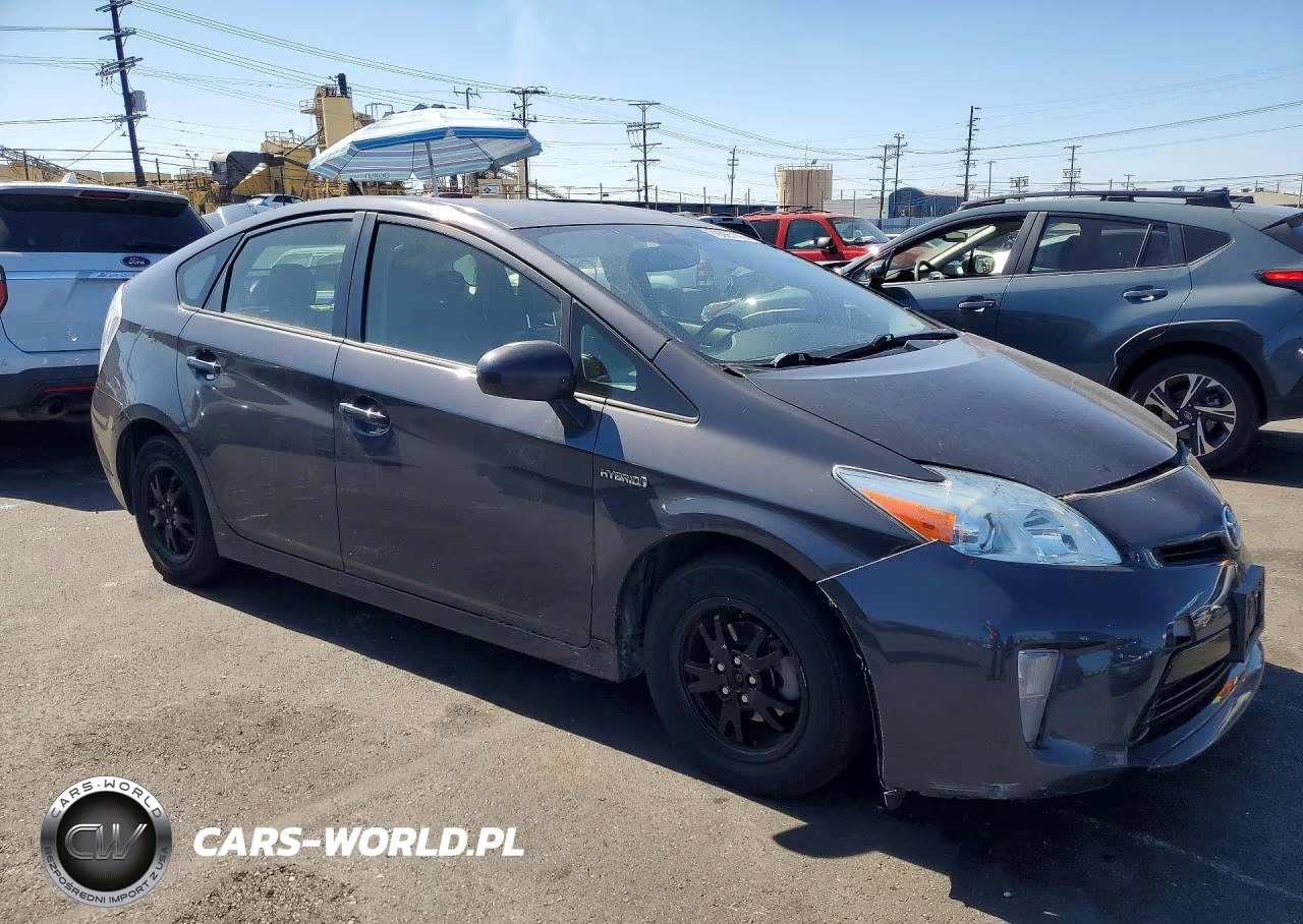 2013 Toyota Prius Four VIN:JTDKN3DU6D5700137 - 4
