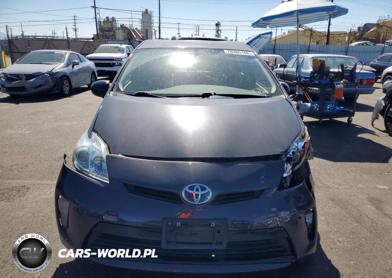 2013 Toyota Prius Four VIN:JTDKN3DU6D5700137 - 5