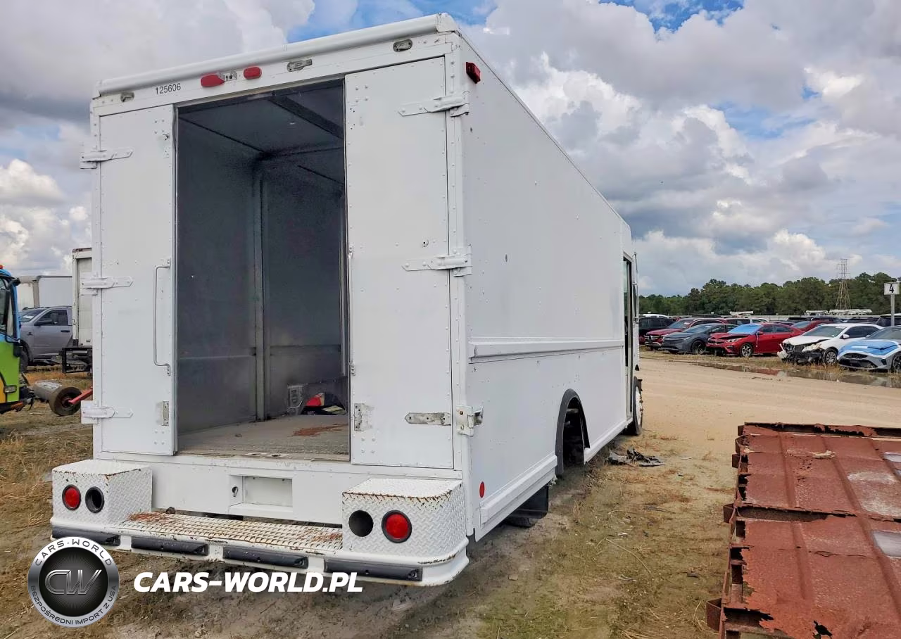 2001 Freightliner Mt45G Chassis Delivery Truck VIN:4UZAANBW91CJ66920 - 3