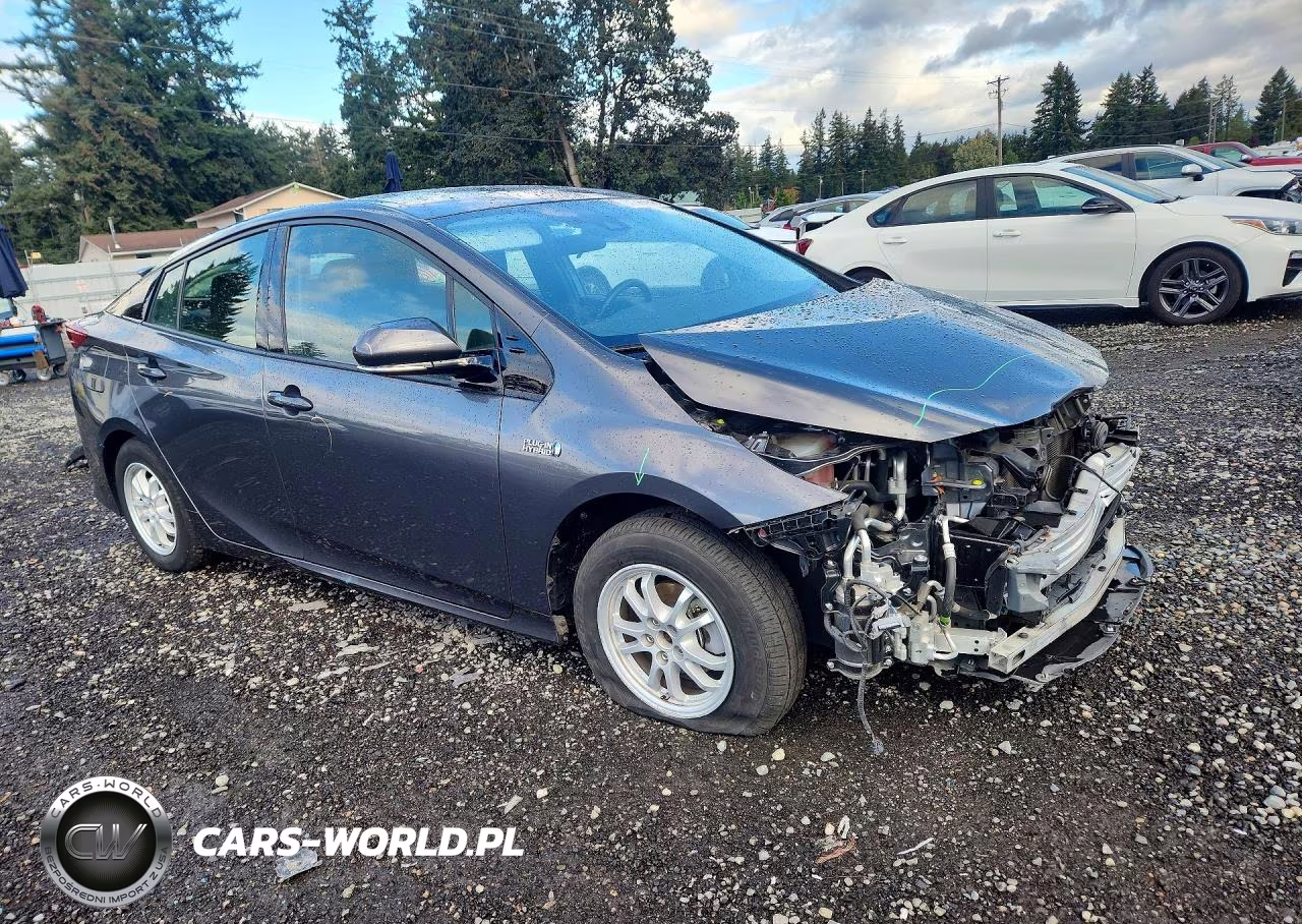 2018 Toyota Prius Prime Plus VIN:JTDKARFP3J3086175 - 4