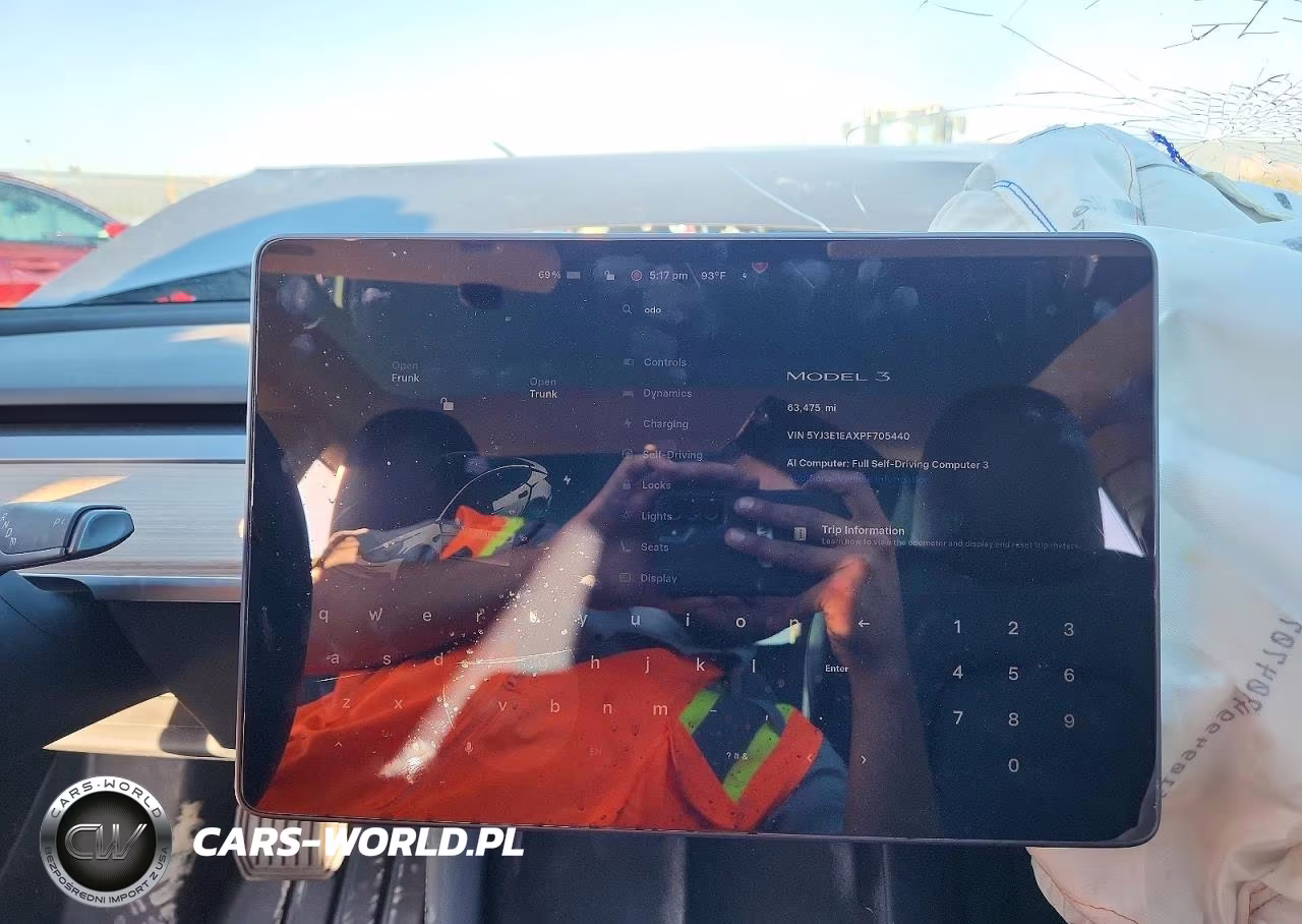 2023 Tesla Model 3 VIN:5YJ3E1EAXPF705440 - 9