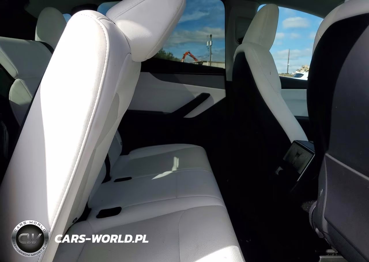 2026 Tesla Model Y VIN:7SAYGDEE8TF447601 - 10