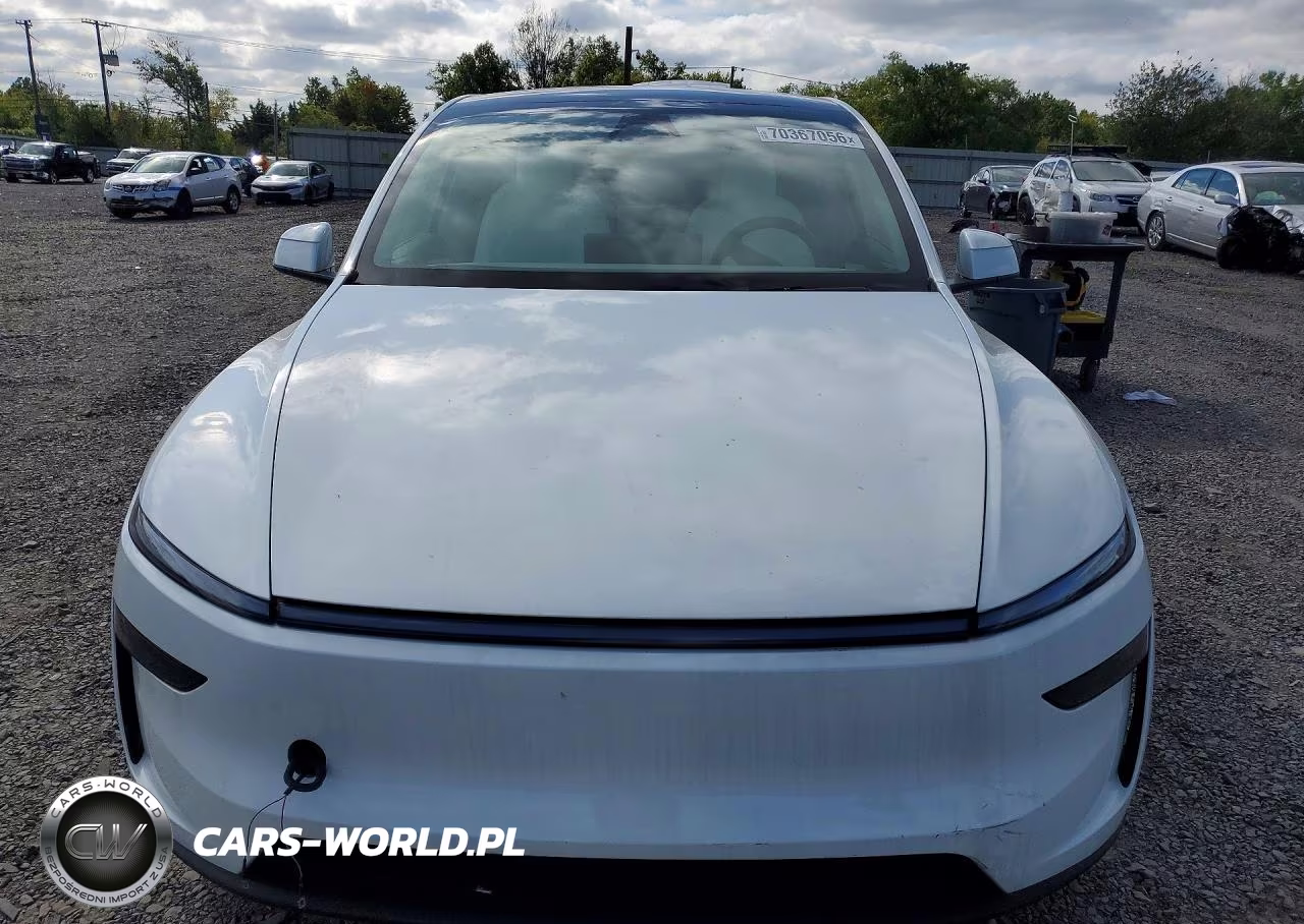 2026 Tesla Model Y VIN:7SAYGDEE8TF447601 - 5