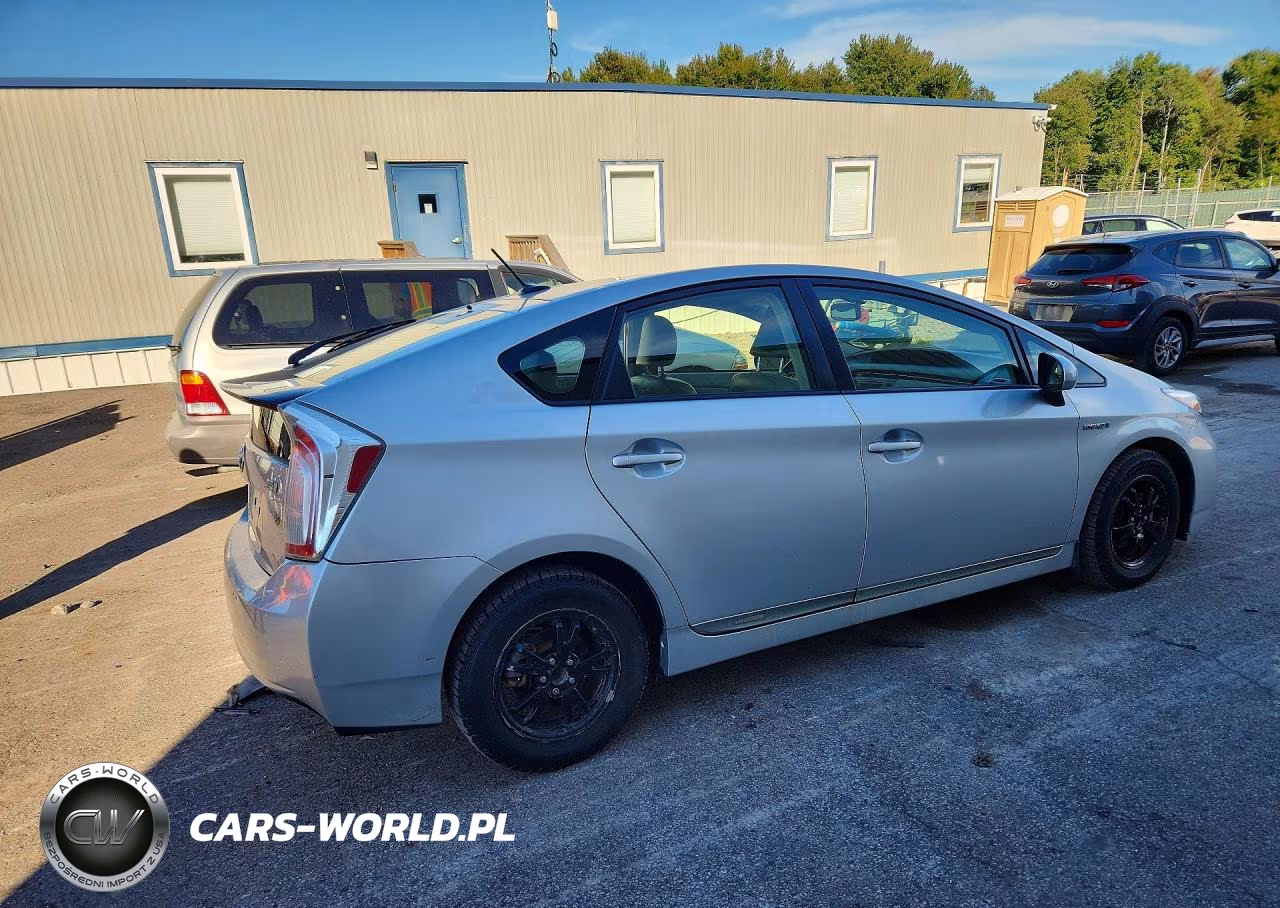 2013 Toyota Prius Four VIN:JTDKN3DU6D1728365 - 3